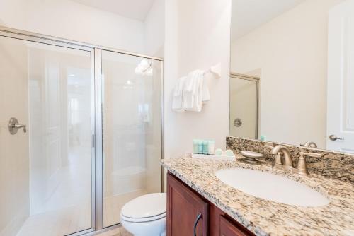 Fabulous Home by Rentyl Near Disney with Private Pool, Themed Room, Bunkbeds & Resort Amenities - 291P in Orlando, USA