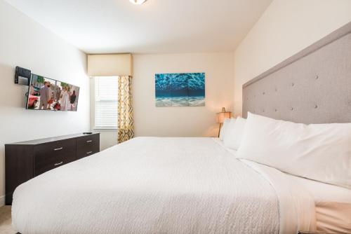 Fabulous Home by Rentyl Near Disney with Private Pool, Themed Room, Bunkbeds & Resort Amenities - 291P in Orlando, USA