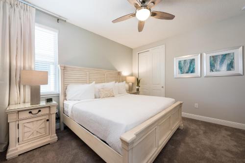 Vibrant Home by Rentyl Near Disney with Private Pool, Foosball Table & Resort Amenities - 7418M in Orlando, USA