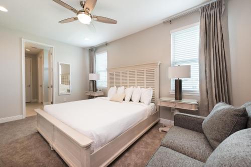 Vibrant Home by Rentyl Near Disney with Private Pool, Foosball Table & Resort Amenities - 7418M in Orlando, USA