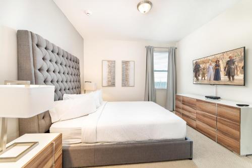 Exquisite Home with Media Room & Games near Disney - 7600M - image 11