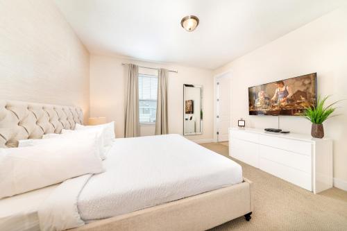 Exquisite Home with Media Room & Games near Disney - 7600M - image 12