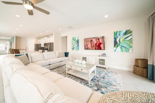 Vibrant Home with Pool Table & Amenities near Disney by Rentyl - 7707G - image 8