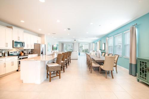 Vibrant Home with Pool Table & Amenities near Disney by Rentyl - 7707G - image 10
