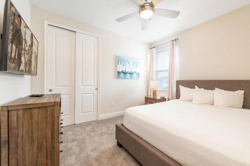 Vibrant Home with Pool Table & Amenities near Disney by Rentyl - 7707G - image 3