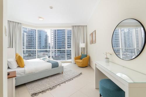 Beachfront Bliss Luxurious 3-BR Stay in JBR, Dubai (photo 8)