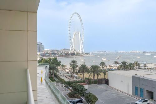 Beachfront Bliss Luxurious 3-BR Stay in JBR, Dubai (photo 10)