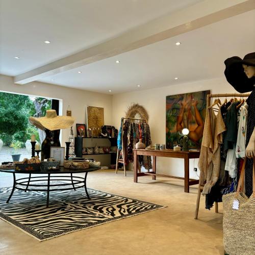 Parduotuvės, Maison Fimela in Fimela