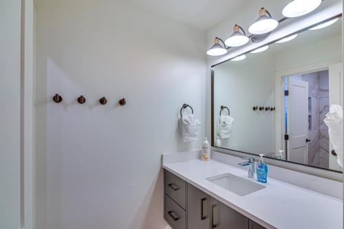 Mtn Escape with Hot Tub, By Trails in Grand Lake! Mtn Escape with Hot Tub, By Trails in Grand Lake!