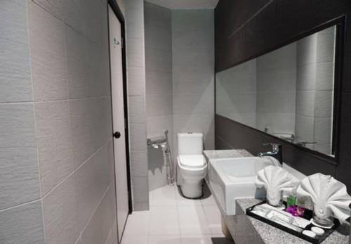 Anjungseri Permas Jaya,regencyhospital,jb Ciq 15km - Masai