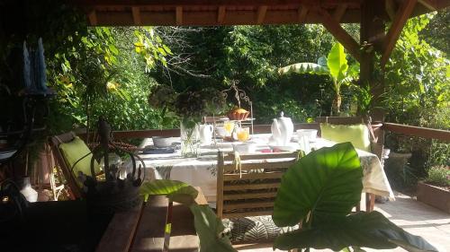 Food and beverages, Maison d'Hotes Lechemia in Salies-de-Bearn