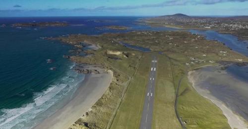 Ard Na Leice Scenic Escape with Lake Views in Dunglow