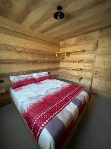 1 queen bed, 1 sofa bed