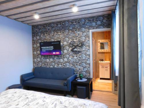 Deluxe Double Room (2 Adults + 1 Child)