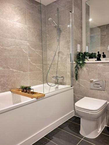2Bed 2Bath Private Balcony, Relaxing Waterfront View Apt, Parking FREE WiFi 10mins Media City, Salford Quays, Old Trafford, City Centre, Manchester (fotografie 6)