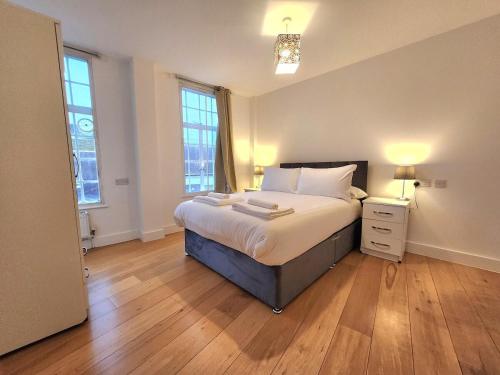 Spacious 2-Bed Flat - Close to Tube Sleeps 6