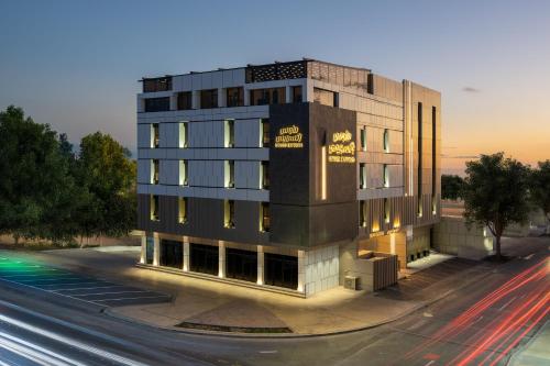 House Express, Табук