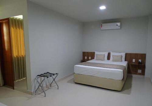 1 queen bed, 1 double bed
