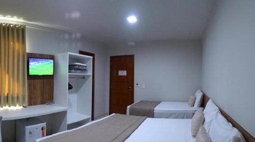 1 king bed, 1 twin bed