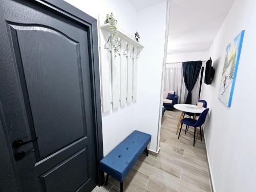 Triple room with Balcony Transalpina Ski Resort - TRI1 in Obârşia Lotrului