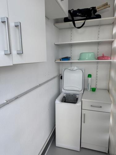 La Roseraie - Apt Standing 4 Prs - Piscine - Parking in Laval