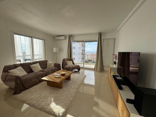 La Roseraie - Apt Standing 4 Prs - Piscine - Parking in Laval