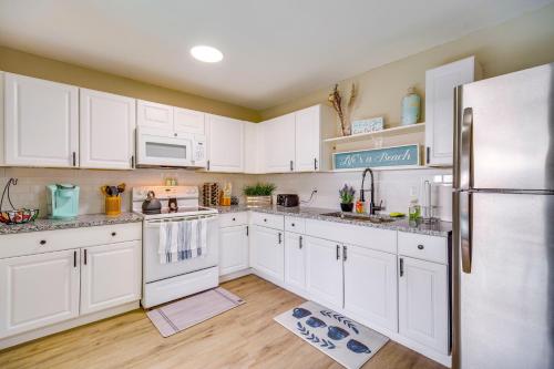 Sebastian Apartment with Porch Near Golf and Beaches! in Sebastian, USA