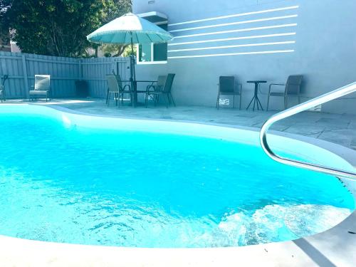 Las Olas Oasis, Pool, Parking, Central and Cozy! in Fort Lauderdale, USA