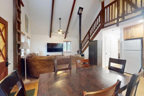 Deaver's Place in Shaver Lake (CA)
