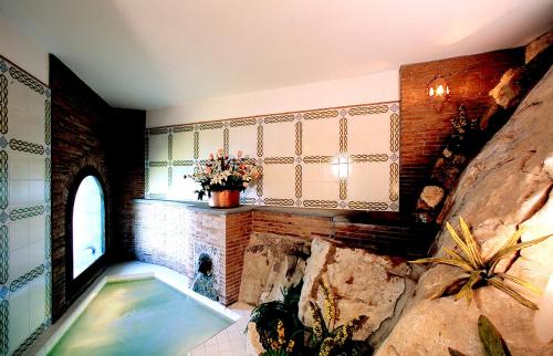 Family Room (2 Adults + 2 Children)
