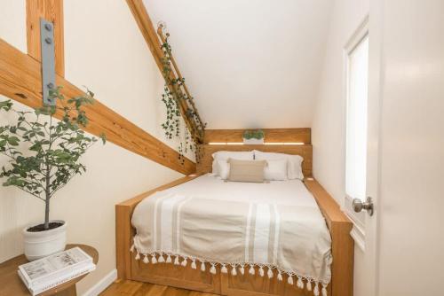 Light filled zen 3BR Penthouse - 7 min to Westport Light filled zen 3BR Penthouse - 7 min to Westport