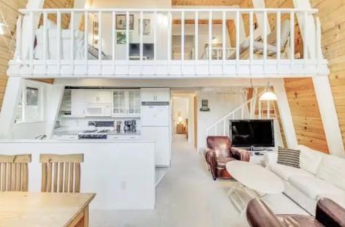 Modern and Private Cabin in the Woods Modern and Private Cabin in the Woods