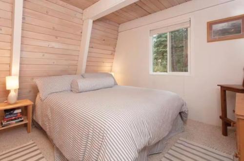 Modern and Private Cabin in the Woods Modern and Private Cabin in the Woods