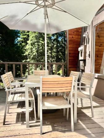 Modern and Private Cabin in the Woods Modern and Private Cabin in the Woods