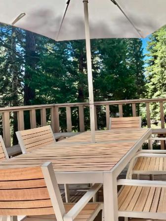 Modern and Private Cabin in the Woods Modern and Private Cabin in the Woods