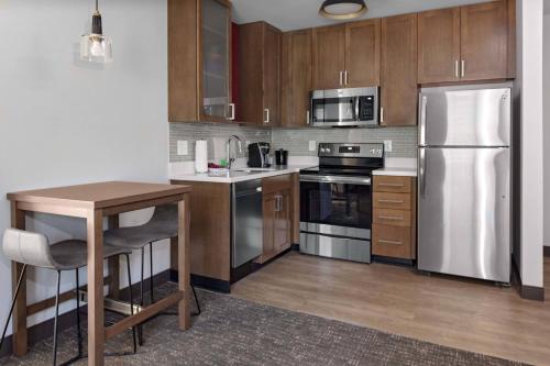 1 Bedroom Suite, 1 King, Sofa bed
