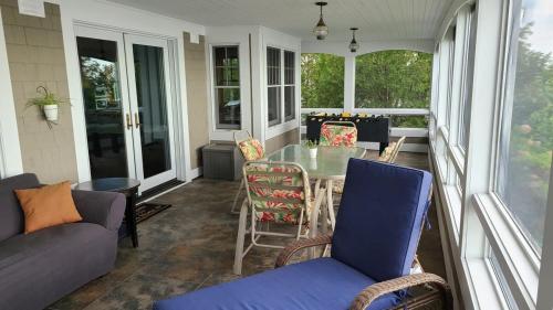Loza house adirondack screened-in porch unit lake front in Plattsburgh