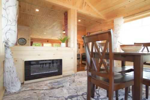 Loza house adirondack skydeck unit lake front in Plattsburgh