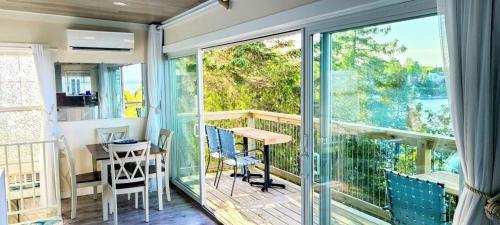 Loza house coastal design unit with lake & mountain views in Plattsburgh, USA