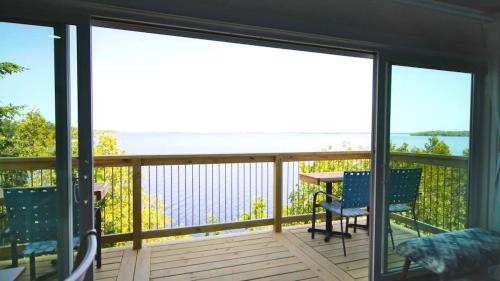 Loza house coastal design unit with lake & mountain views in Plattsburgh, USA