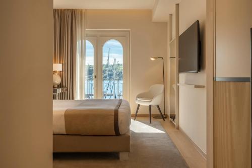 room detail thumbnail 1