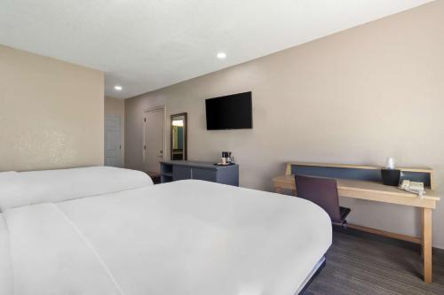 Country Inn & Suites By Radisson Houston IAH Airport-JFK Boulevard - image 14