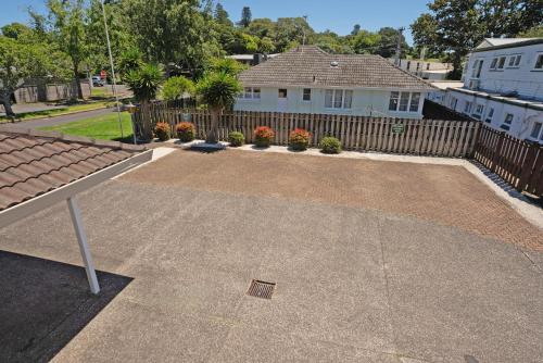 Dukes Midway Lodge, Auckland (photo 10)
