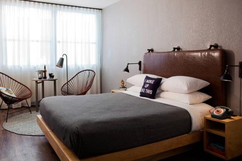King Room image 8
