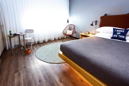 King Room image 4