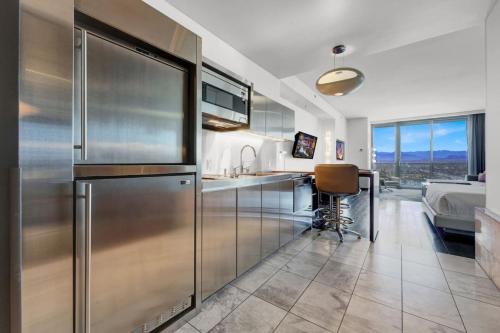 Lux Studio with Mountain Views, Pool and Casino Access, Las Vegas (photo 3)