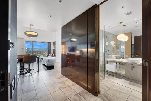 Lux Studio with Mountain Views, Pool and Casino Access, Las Vegas (photo 9)
