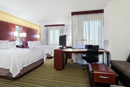 1 king bed, 1 sofa bed