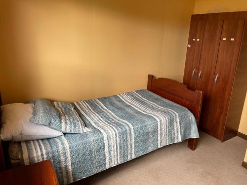 2 twin beds