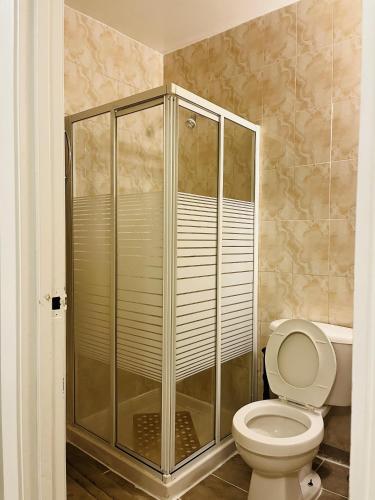 Deluxe Queen Suite image 7